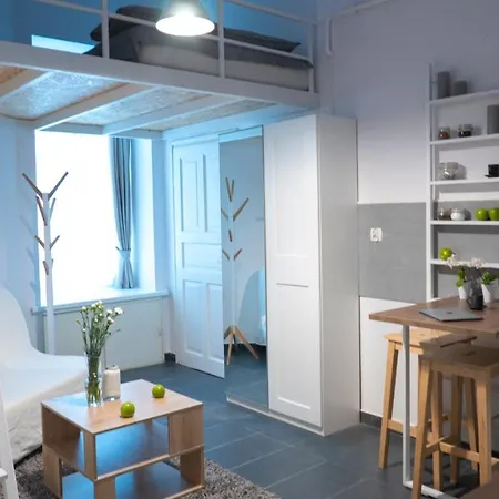 Lobzowska 6 ホテル *