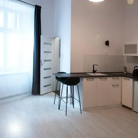 Lobzowska 6 ホテル *