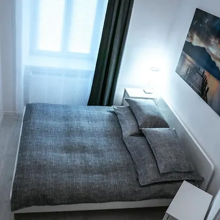 Lobzowska 6 酒店 *